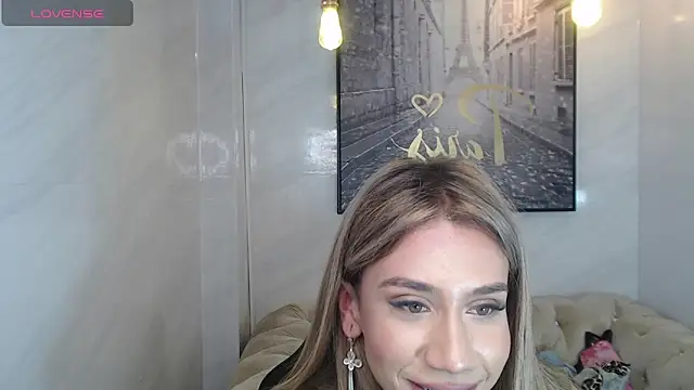Evy Luxx v online show from May 29, 2026, 3:23 am