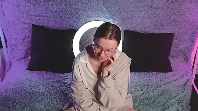 RochelCozzi online show from December 13, 2025, 8:04 pm