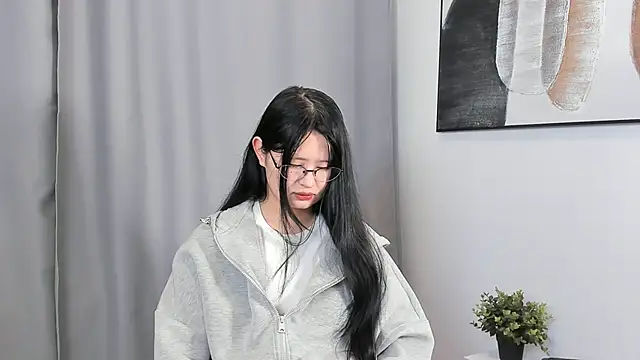 KelliPetric online show from November 18, 2025, 9:12 am