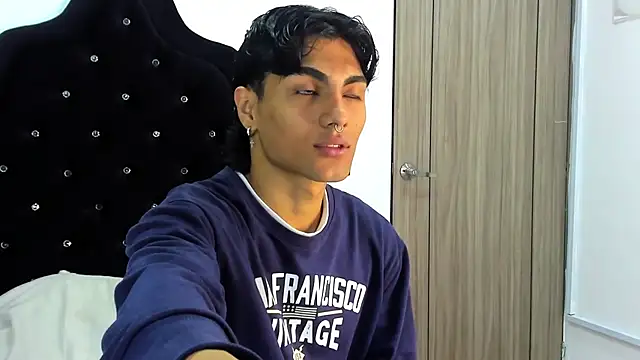 MattFiore online show from December 5, 2025, 6:28 pm