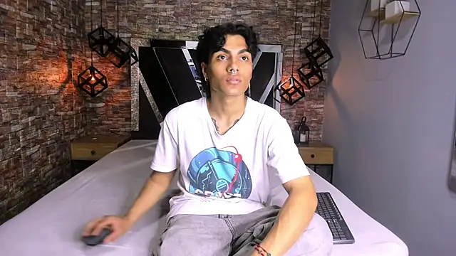 MattFiore online show from December 18, 2025, 7:40 pm