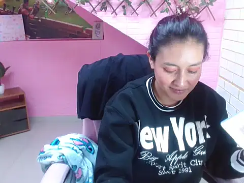 maurakloss303av online show from January 12, 2026, 8:15 pm