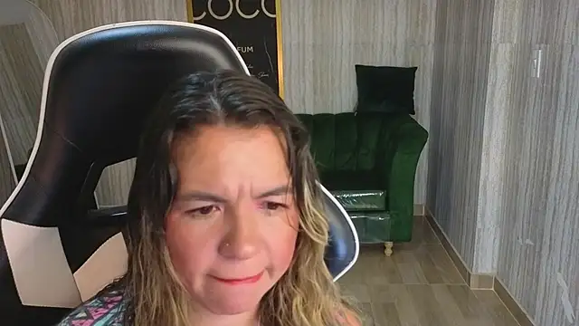 paula lorens t1  online show from November 19, 2025, 2:44 am