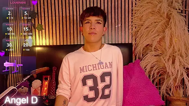 Angeldust19 online show from April 7, 2026, 3:19 am