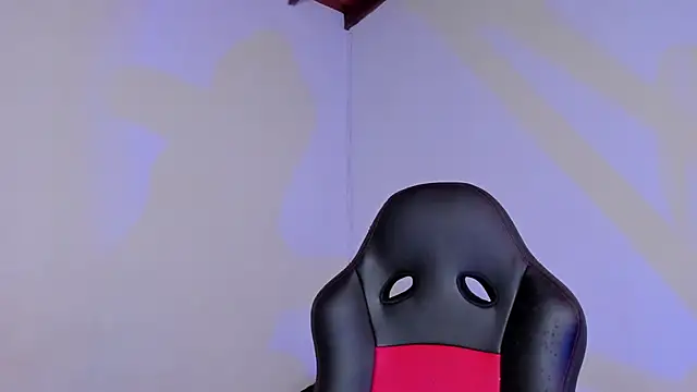 LuigiVitale 1 online show from December 3, 2025, 1:28 am