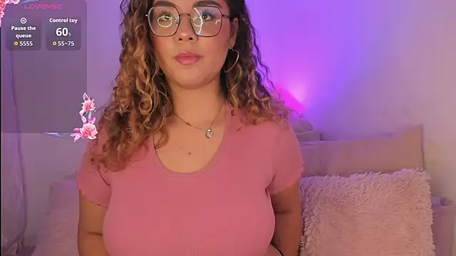 Amalia Bennet online show from November 17, 2025, 5:39 pm