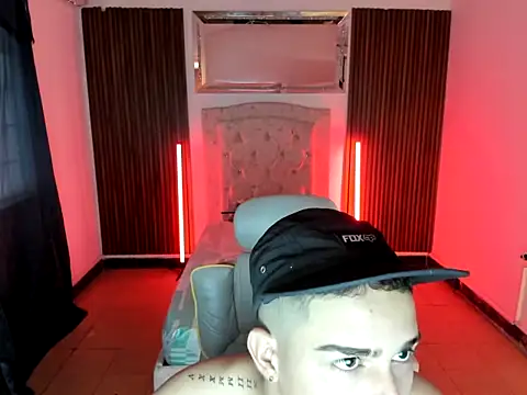 Snapshot of pablo_prada chatting on November 18, 2025, 6:44 pm pablo prada online show from November 18, 2025, 6:44 pm