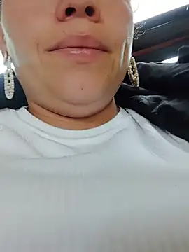 Snapshot of Rouse_hot_ chatting on June 25, 2026, 1:38 pm Rouse hot online show from June 25, 2026, 1:38 pm