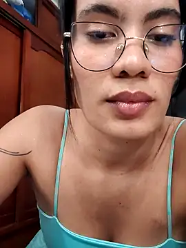 Mia saaenz online show from November 14, 2025, 9:18 pm