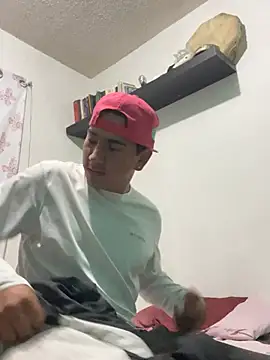 Snapshot of algila08 chatting on February 15, 2026, 4:24 am algila08 online show from February 15, 2026, 4:24 am