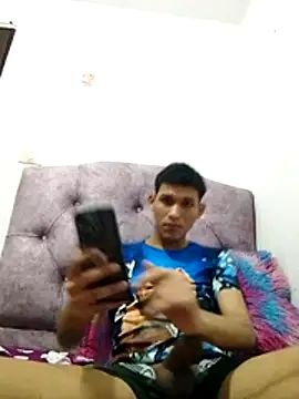 Snapshot of Luigi_cumming1 chatting on November 27, 2025, 8:15 am Luigi cumming1 online show from November 27, 2025, 8:15 am