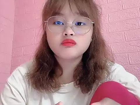 Snapshot of Lina8386 chatting on November 24, 2025, 7:30 am Lina8386 online show from November 24, 2025, 7:30 am