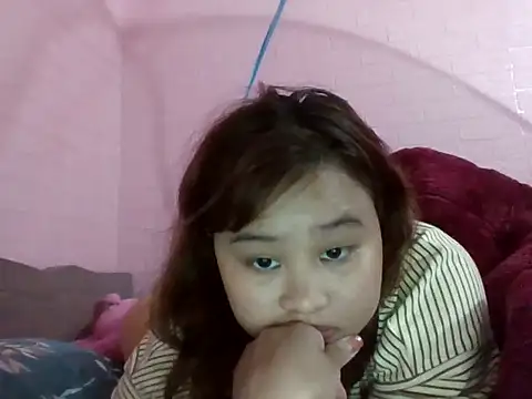 Snapshot of Lina8386 chatting on November 17, 2025, 9:57 am Lina8386 online show from November 17, 2025, 9:57 am