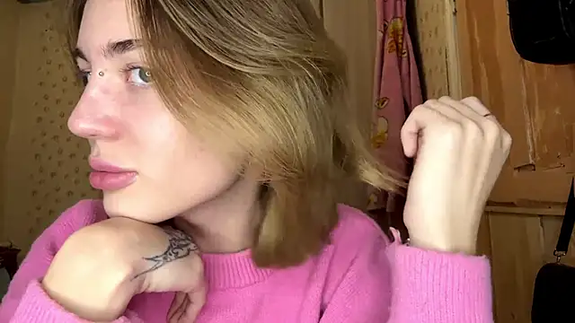 Snapshot of MelaineAytes chatting on November 23, 2025, 10:03 am MelaineAytes online show from November 23, 2025, 10:03 am