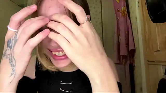 Snapshot of MelaineAytes chatting on November 25, 2025, 10:26 am MelaineAytes online show from November 25, 2025, 10:26 am