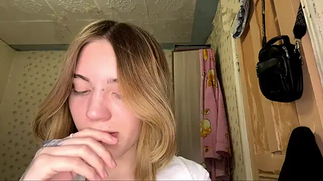 Snapshot of MelaineAytes chatting on November 22, 2025, 10:14 am MelaineAytes online show from November 22, 2025, 10:14 am