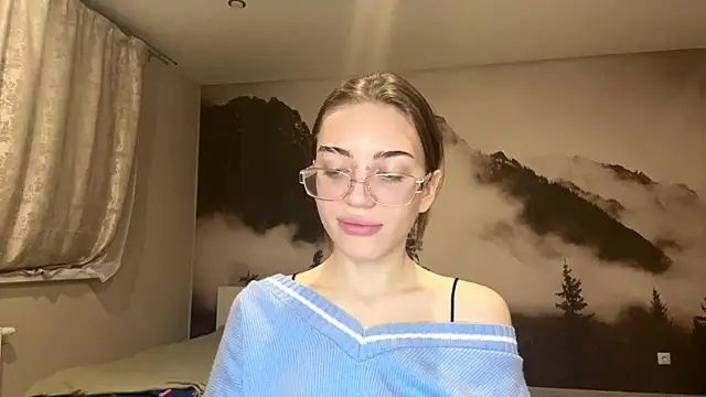 MelaineAytes online show from December 19, 2025, 2:08 pm