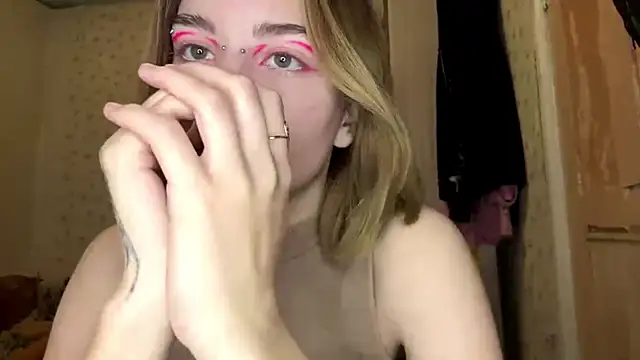 Snapshot of MelaineAytes chatting on November 18, 2025, 8:06 am MelaineAytes online show from November 18, 2025, 8:06 am