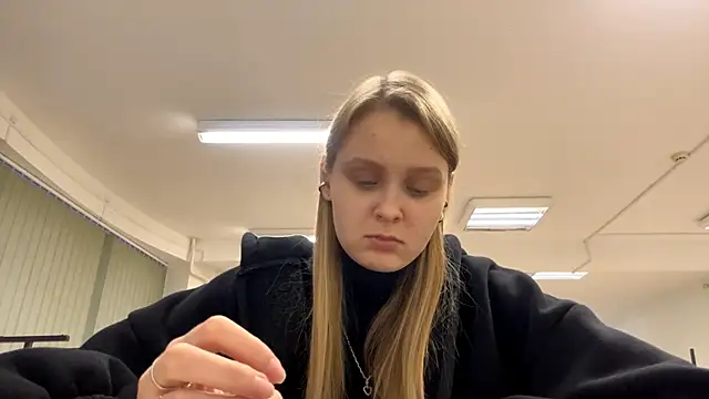 PaulitaSolow online show from November 26, 2025, 1:22 pm