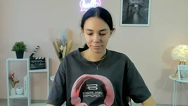 Snapshot of MildredCajigas chatting on November 23, 2025, 9:08 am MildredCajigas online show from November 23, 2025, 9:08 am