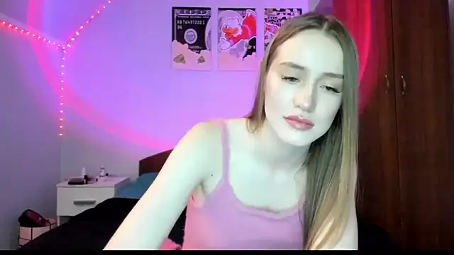 Snapshot of tinyglow chatting on February 3, 2026, 7:02 am tinyglow online show from February 3, 2026, 7:02 am