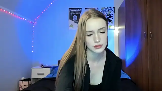 Snapshot of tinyglow chatting on February 7, 2026, 9:34 pm tinyglow online show from February 7, 2026, 9:34 pm