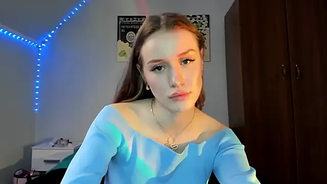 Snapshot of tinyglow chatting on February 25, 2026, 8:52 pm tinyglow online show from February 25, 2026, 8:52 pm