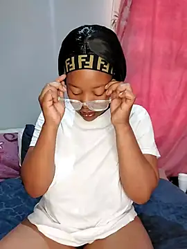 Snapshot of Naive618 chatting on November 19, 2025, 10:48 am Naive618 online show from November 19, 2025, 10:48 am