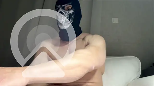 Luna MaskedMan online show from May 5, 2026, 6:55 pm