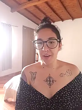 Snapshot of Melinerd chatting on November 17, 2025, 1:04 pm Melinerd online show from November 17, 2025, 1:04 pm