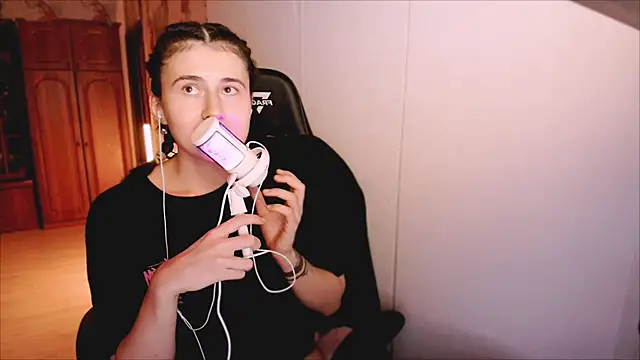 KristinaScott online show from February 13, 2026, 3:45 pm