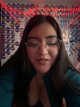 Snapshot of love_queen02 chatting on November 24, 2025, 6:19 pm love queen02 online show from November 24, 2025, 6:19 pm