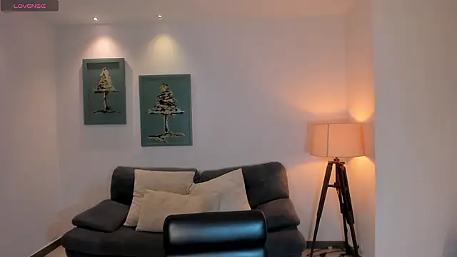 Snapshot of HaileyRoss_ chatting on February 9, 2026, 11:52 am HaileyRoss online show from February 9, 2026, 11:52 am