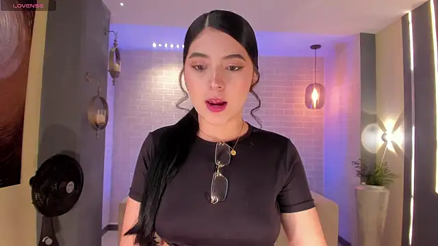 HaileyRoss  online show from March 31, 2026, 11:45 am