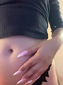 LaraDanverss online show from April 17, 2026, 9:17 pm