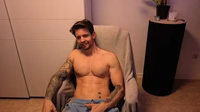 Snapshot of Mystery_Mark chatting on November 26, 2025, 6:41 pm Mystery Mark online show from November 26, 2025, 6:41 pm