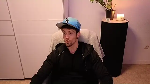 Snapshot of Mystery_Mark chatting on November 22, 2025, 8:08 pm Mystery Mark online show from November 22, 2025, 8:08 pm