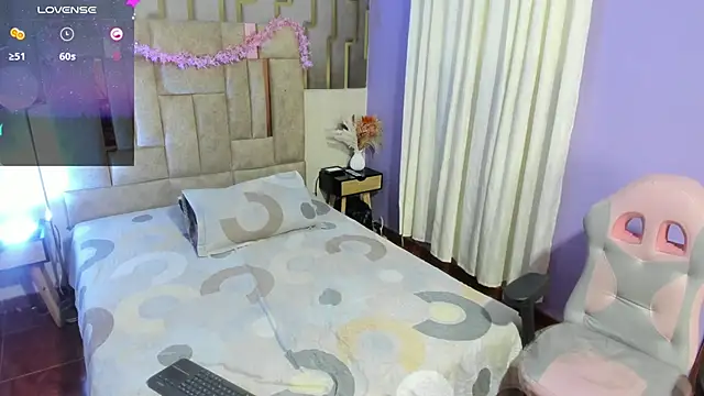 anisha zambrano online show from November 20, 2025, 1:23 pm