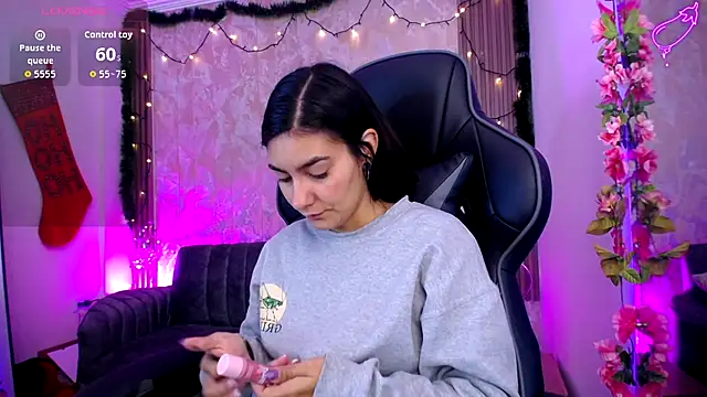 Tiny Mooore1 online show from November 27, 2025, 11:21 am