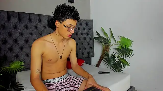 Snapshot of Dylan_kent chatting on November 28, 2025, 8:31 pm Dylan kent online show from November 28, 2025, 8:31 pm