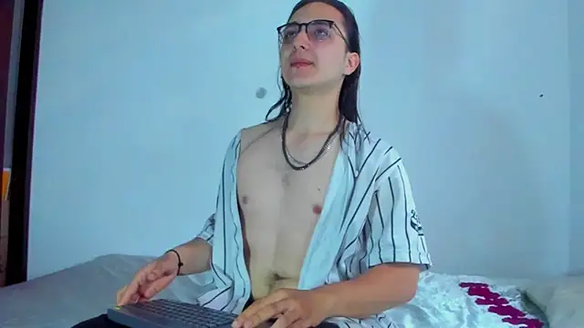 Snapshot of Amoneth_Xx chatting on November 22, 2025, 4:39 pm Amoneth Xx online show from November 22, 2025, 4:39 pm