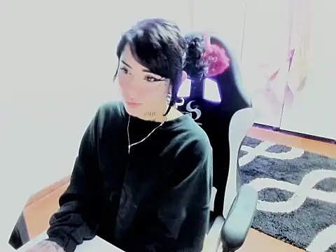 Snapshot of Zombitch chatting on November 25, 2025, 9:59 pm Zombitch online show from November 25, 2025, 9:59 pm