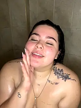 Martina croww online show from November 18, 2025, 7:50 pm