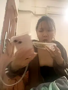 Snapshot of yiyi0316 chatting on November 21, 2025, 4:50 pm yiyi0316 online show from November 21, 2025, 4:50 pm