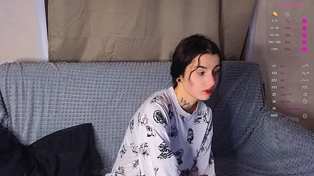 Donna Hicks online show from November 19, 2025, 2:39 pm