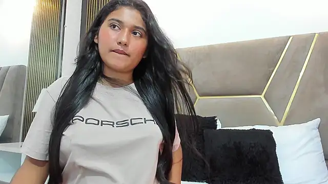 Amalia Queen  online show from November 21, 2025, 11:53 am