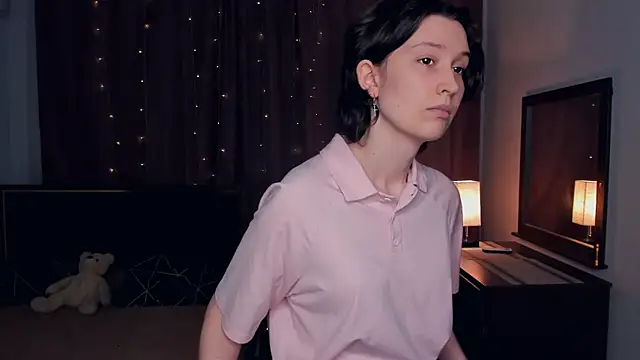 NenaBriand online show from December 2, 2025, 8:16 am