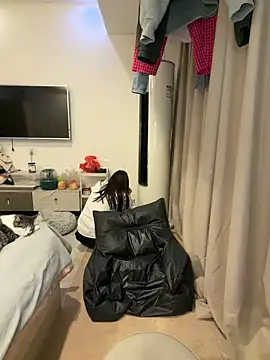 XX125216 online show from December 4, 2025, 1:32 pm