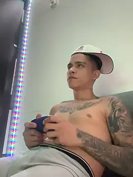 Scott hots69 online show from November 27, 2025, 3:40 am