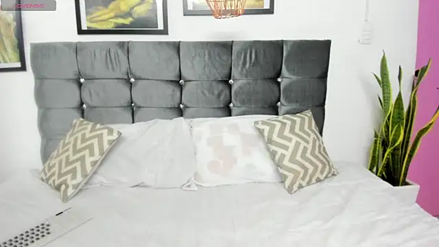 Snapshot of Monserrat_J chatting on November 27, 2025, 3:18 am Monserrat J online show from November 27, 2025, 3:18 am